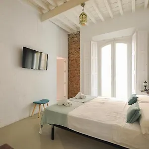 mlaga-hostel-boutique.hotelsinnerja.org/